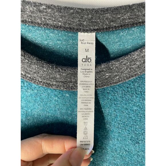 Alo Yoga Deck Long Sleeve Top Teal Gray Size Medium Crewneck Sweatshirt - Picture 2 of 4